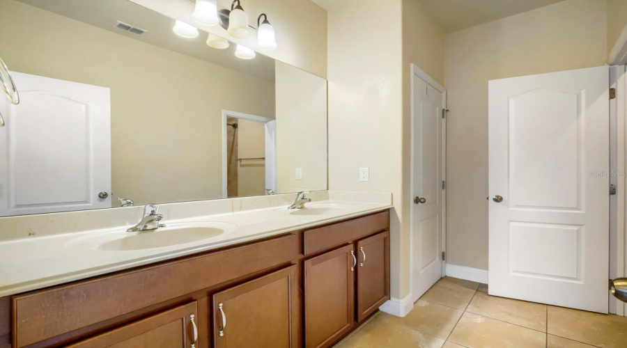 Tampa, Florida 33626, 3 Bedroom Bedrooms, ,2 Bathroombathrooms,Residential,For Sale,Casa Lago,0,Mfrtb8529732