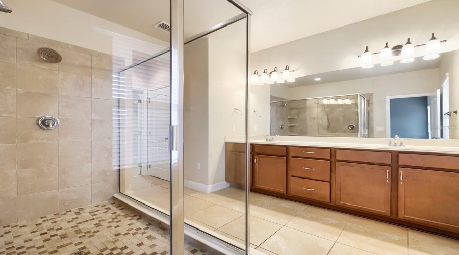 Tampa, Florida 33626, 3 Bedroom Bedrooms, ,2 Bathroombathrooms,Residential,For Sale,Casa Lago,0,Mfrtb8529732