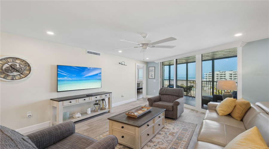 Sarasota, Florida 34242, 2 Bedroom Bedrooms, ,2 Bathroombathrooms,Residential,For Sale,Midnight Pass,0,Mfra4685065