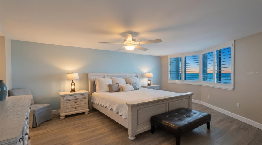 Sarasota, Florida 34242, 2 Bedroom Bedrooms, ,2 Bathroombathrooms,Residential,For Sale,Midnight Pass,0,Mfra4685065
