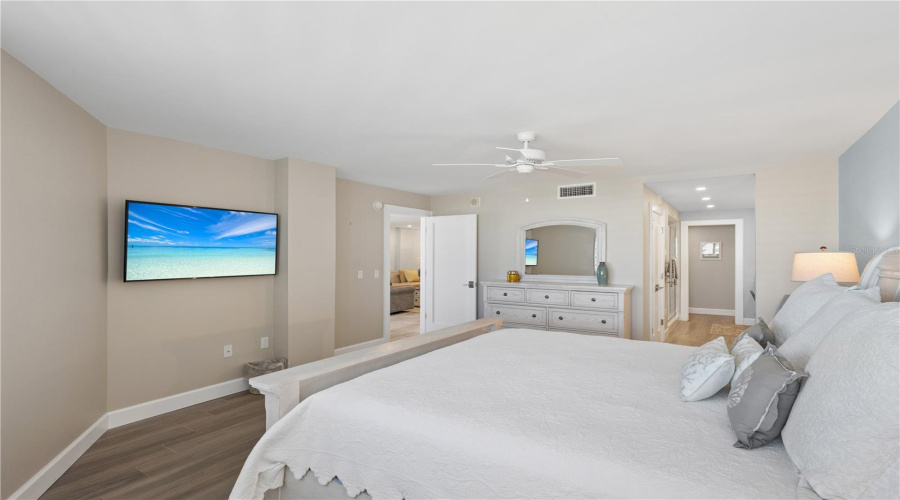 Sarasota, Florida 34242, 2 Bedroom Bedrooms, ,2 Bathroombathrooms,Residential,For Sale,Midnight Pass,0,Mfra4685065