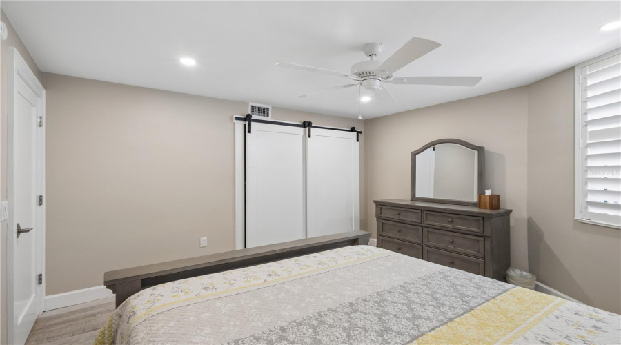 Sarasota, Florida 34242, 2 Bedroom Bedrooms, ,2 Bathroombathrooms,Residential,For Sale,Midnight Pass,0,Mfra4685065