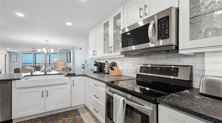 Sarasota, Florida 34242, 2 Bedroom Bedrooms, ,2 Bathroombathrooms,Residential,For Sale,Midnight Pass,0,Mfra4685065