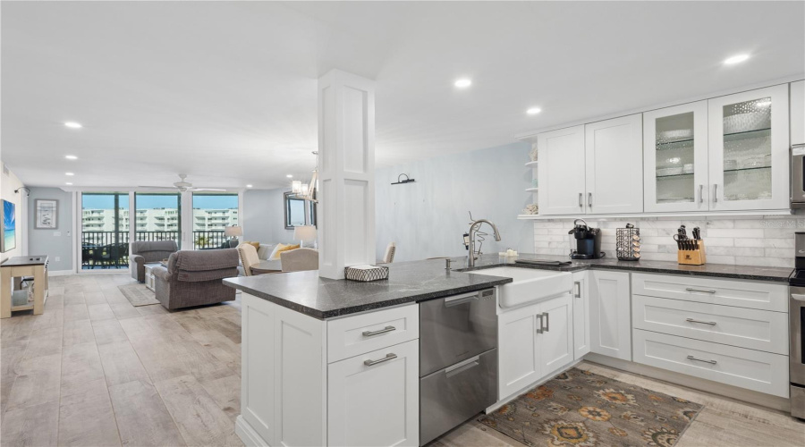 Sarasota, Florida 34242, 2 Bedroom Bedrooms, ,2 Bathroombathrooms,Residential,For Sale,Midnight Pass,0,Mfra4685065