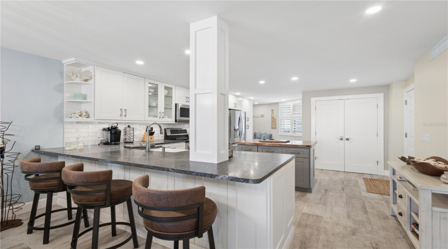 Sarasota, Florida 34242, 2 Bedroom Bedrooms, ,2 Bathroombathrooms,Residential,For Sale,Midnight Pass,0,Mfra4685065