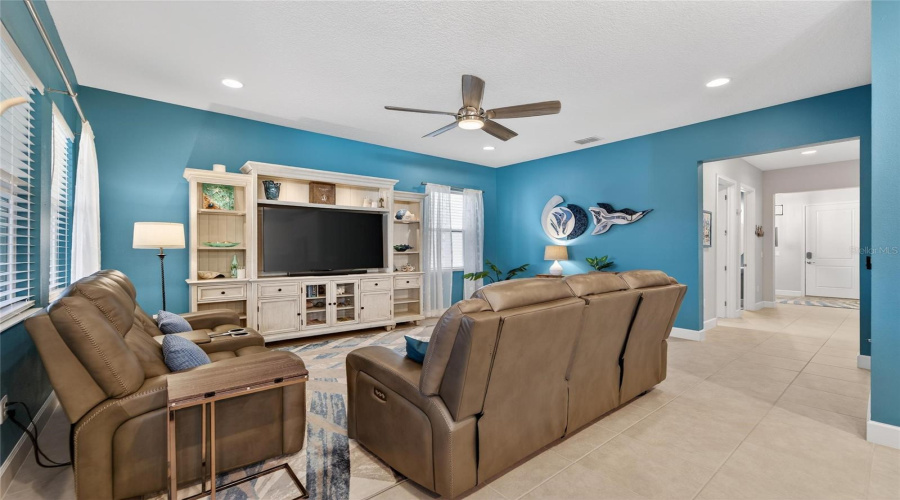 Apollo Beach, Florida 33572, 3 Bedroom Bedrooms, ,2 Bathroombathrooms,Residential,For Sale,Winterside,0,Mfrtb8473960