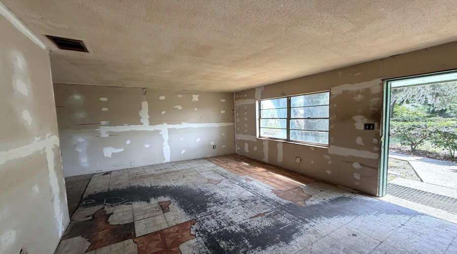 Dade City, Florida 33523, 3 Bedroom Bedrooms, ,1 Bathroombathrooms,Residential,For Sale,12Th,0,Mfrw7886360