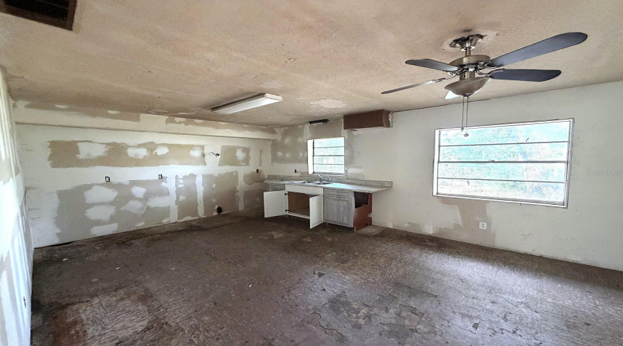 Dade City, Florida 33523, 3 Bedroom Bedrooms, ,1 Bathroombathrooms,Residential,For Sale,12Th,0,Mfrw7886360