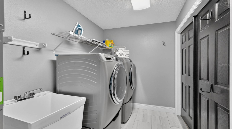 Edgewater, Florida 32141, 3 Bedroom Bedrooms, ,2 Bathroombathrooms,Residential,For Sale,Willow Oak,0,Mfrv4950635