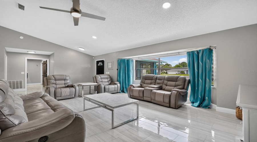Edgewater, Florida 32141, 3 Bedroom Bedrooms, ,2 Bathroombathrooms,Residential,For Sale,Willow Oak,0,Mfrv4950635