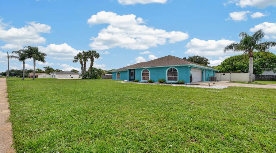 Edgewater, Florida 32141, 3 Bedroom Bedrooms, ,2 Bathroombathrooms,Residential,For Sale,Willow Oak,0,Mfrv4950635