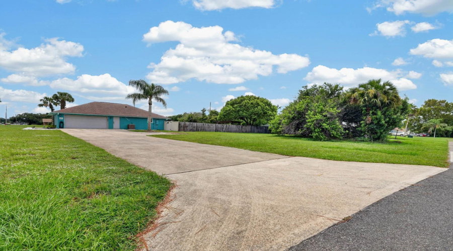 Edgewater, Florida 32141, 3 Bedroom Bedrooms, ,2 Bathroombathrooms,Residential,For Sale,Willow Oak,0,Mfrv4950635