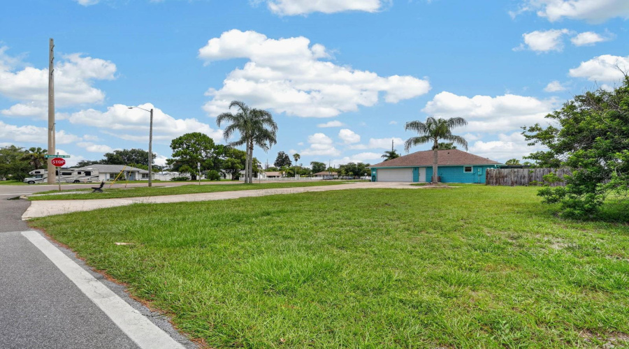 Edgewater, Florida 32141, 3 Bedroom Bedrooms, ,2 Bathroombathrooms,Residential,For Sale,Willow Oak,0,Mfrv4950635