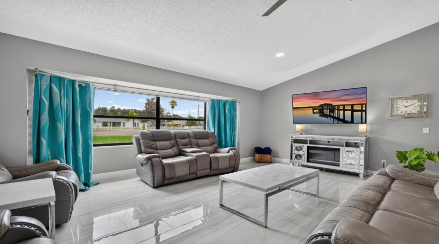 Edgewater, Florida 32141, 3 Bedroom Bedrooms, ,2 Bathroombathrooms,Residential,For Sale,Willow Oak,0,Mfrv4950635