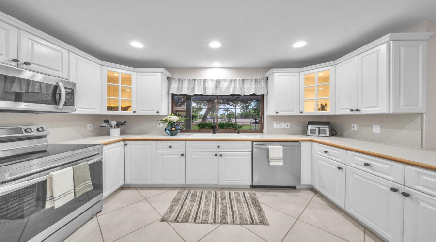 Plantation, Florida 33324, 4 Bedroom Bedrooms, ,3 Bathroombathrooms,Residential,For Sale,Conch Shell,0,Mfro6431589