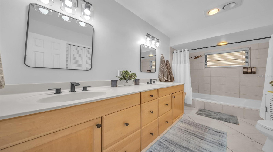 Plantation, Florida 33324, 4 Bedroom Bedrooms, ,3 Bathroombathrooms,Residential,For Sale,Conch Shell,0,Mfro6431589