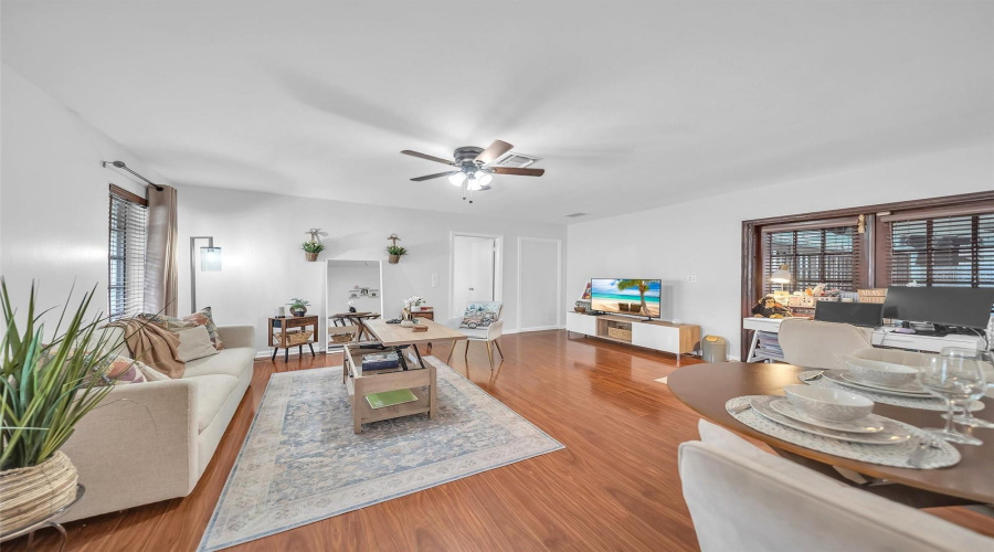 Plantation, Florida 33324, 4 Bedroom Bedrooms, ,3 Bathroombathrooms,Residential,For Sale,Conch Shell,0,Mfro6431589