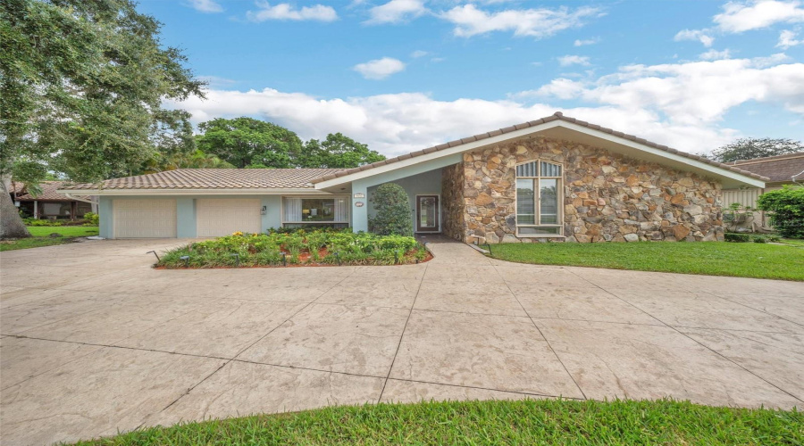 Plantation, Florida 33324, 4 Bedroom Bedrooms, ,3 Bathroombathrooms,Residential,For Sale,Conch Shell,0,Mfro6431589