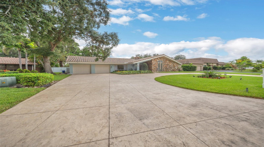 Plantation, Florida 33324, 4 Bedroom Bedrooms, ,3 Bathroombathrooms,Residential,For Sale,Conch Shell,0,Mfro6431589