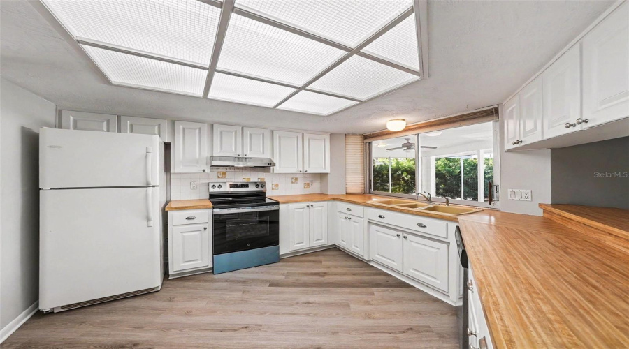 Palm Harbor, Florida 34683, 3 Bedroom Bedrooms, ,2 Bathroombathrooms,Residential,For Sale,15Th,0,Mfro6422541