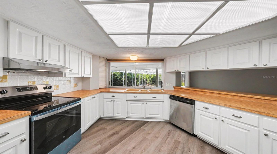 Palm Harbor, Florida 34683, 3 Bedroom Bedrooms, ,2 Bathroombathrooms,Residential,For Sale,15Th,0,Mfro6422541