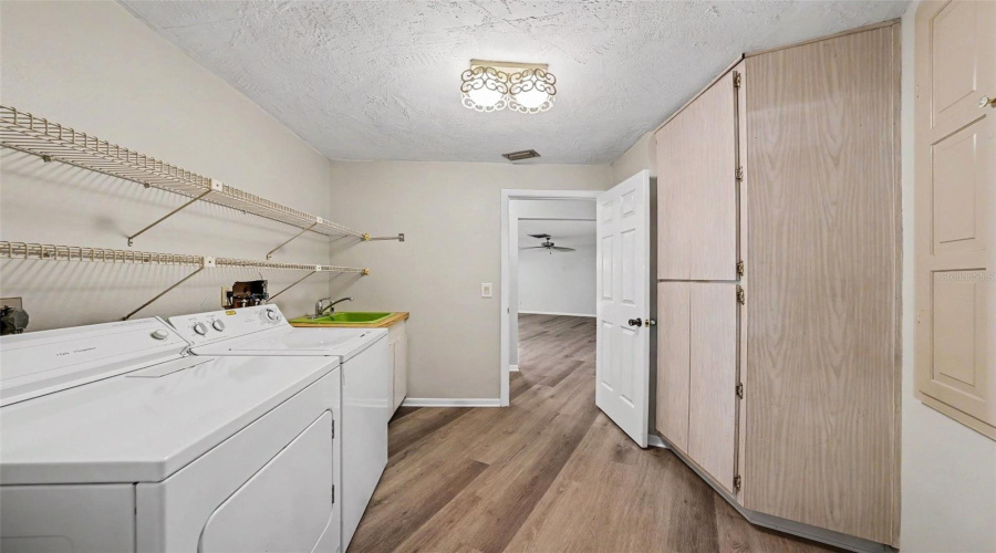 Palm Harbor, Florida 34683, 3 Bedroom Bedrooms, ,2 Bathroombathrooms,Residential,For Sale,15Th,0,Mfro6422541