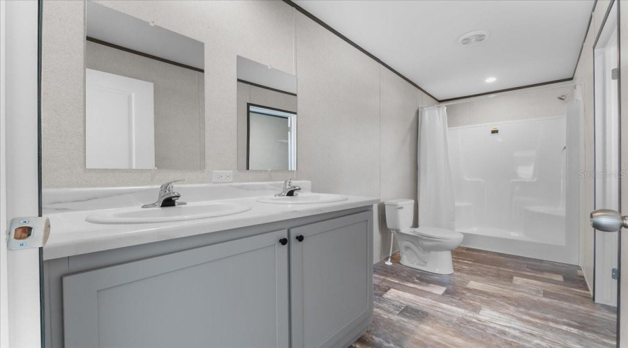Frostproof, Florida 33843, 3 Bedroom Bedrooms, ,2 Bathroombathrooms,Residential,For Sale,Oakridge,0,Mfrp4937018