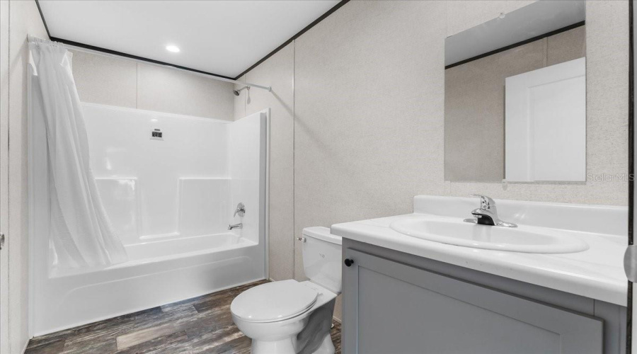 Frostproof, Florida 33843, 3 Bedroom Bedrooms, ,2 Bathroombathrooms,Residential,For Sale,Oakridge,0,Mfrp4937018
