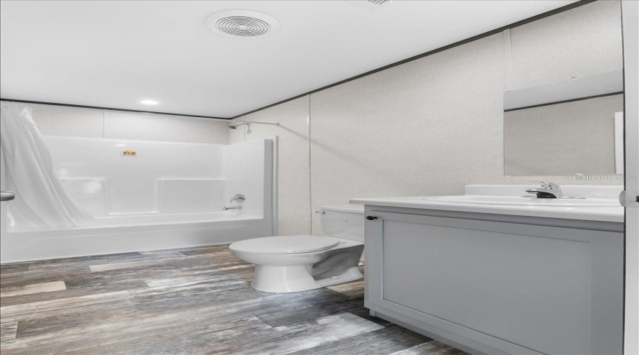 Frostproof, Florida 33843, 3 Bedroom Bedrooms, ,2 Bathroombathrooms,Residential,For Sale,Oakridge,0,Mfrp4937018