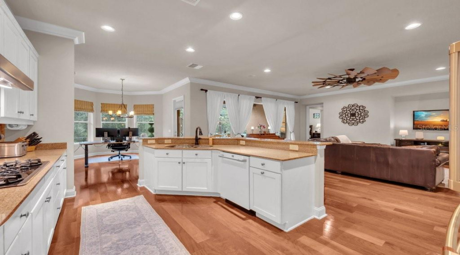 Lithia, Florida 33547, 4 Bedroom Bedrooms, ,4 Bathroombathrooms,Residential,For Sale,Ternglade,0,Mfrtb8540740