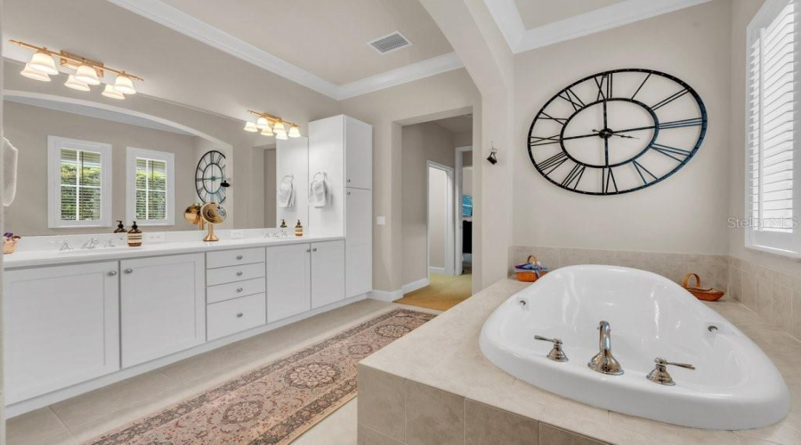 Lithia, Florida 33547, 4 Bedroom Bedrooms, ,4 Bathroombathrooms,Residential,For Sale,Ternglade,0,Mfrtb8540740