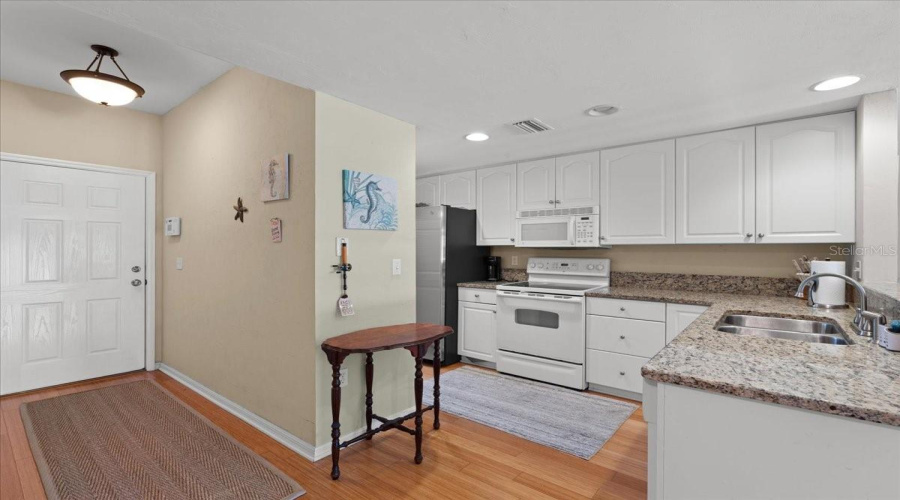 Suwannee, Florida 32692, 3 Bedroom Bedrooms, ,2 Bathroombathrooms,Residential,For Sale,910Th,0,Mfrgc539449