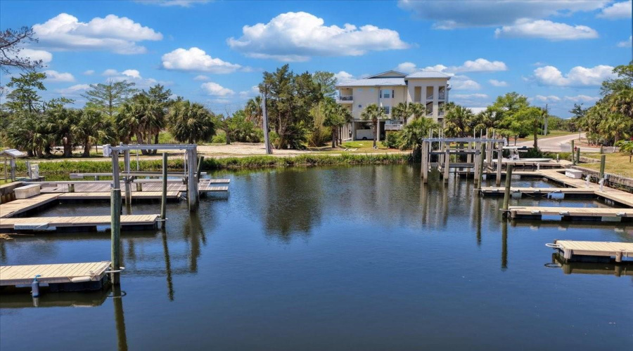 Suwannee, Florida 32692, 3 Bedroom Bedrooms, ,2 Bathroombathrooms,Residential,For Sale,910Th,0,Mfrgc539449