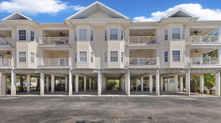 Suwannee, Florida 32692, 3 Bedroom Bedrooms, ,2 Bathroombathrooms,Residential,For Sale,910Th,0,Mfrgc539449