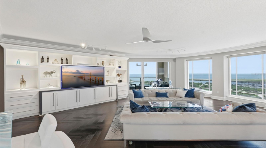 St Petersburg, Florida 33701, 4 Bedroom Bedrooms, ,5 Bathroombathrooms,Residential,For Sale,Beach,0,Mfrtb8526851