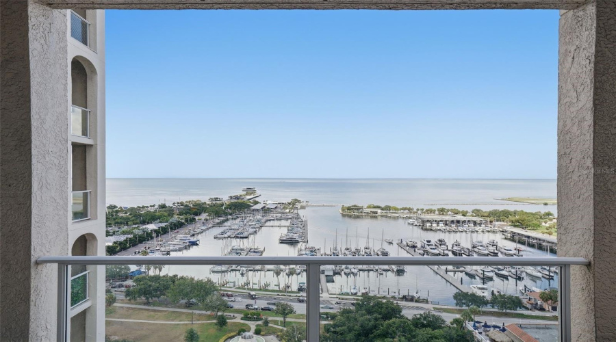 St Petersburg, Florida 33701, 4 Bedroom Bedrooms, ,5 Bathroombathrooms,Residential,For Sale,Beach,0,Mfrtb8526851