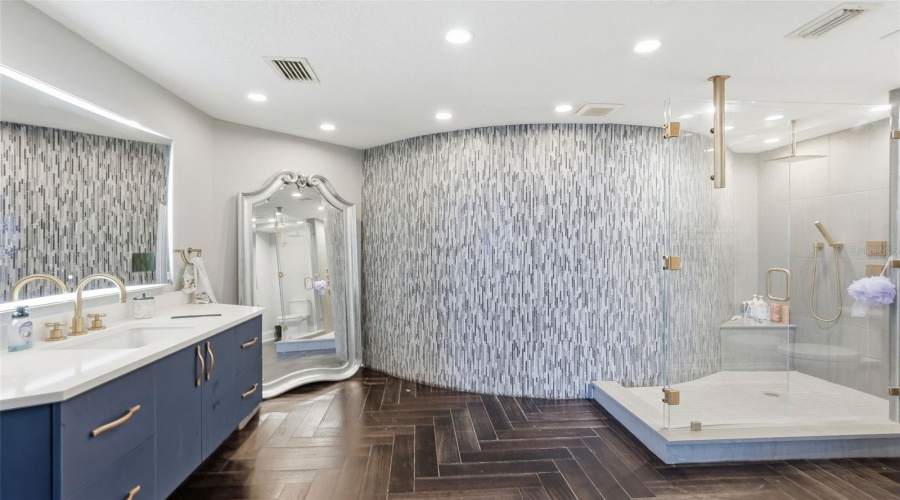 St Petersburg, Florida 33701, 4 Bedroom Bedrooms, ,5 Bathroombathrooms,Residential,For Sale,Beach,0,Mfrtb8526851