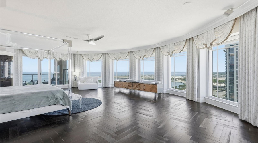 St Petersburg, Florida 33701, 4 Bedroom Bedrooms, ,5 Bathroombathrooms,Residential,For Sale,Beach,0,Mfrtb8526851