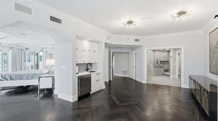 St Petersburg, Florida 33701, 4 Bedroom Bedrooms, ,5 Bathroombathrooms,Residential,For Sale,Beach,0,Mfrtb8526851
