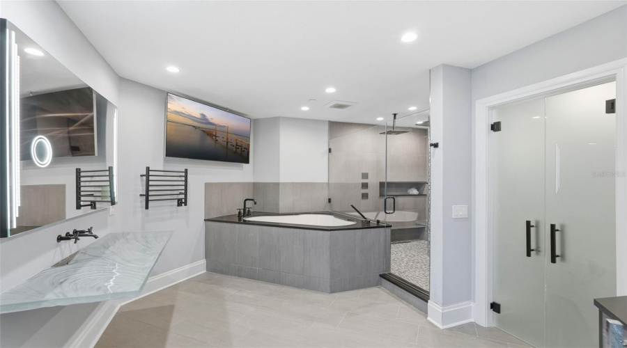 St Petersburg, Florida 33701, 4 Bedroom Bedrooms, ,5 Bathroombathrooms,Residential,For Sale,Beach,0,Mfrtb8526851