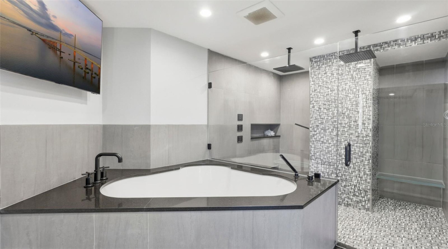 St Petersburg, Florida 33701, 4 Bedroom Bedrooms, ,5 Bathroombathrooms,Residential,For Sale,Beach,0,Mfrtb8526851