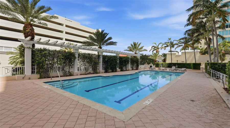St Petersburg, Florida 33701, 4 Bedroom Bedrooms, ,5 Bathroombathrooms,Residential,For Sale,Beach,0,Mfrtb8526851