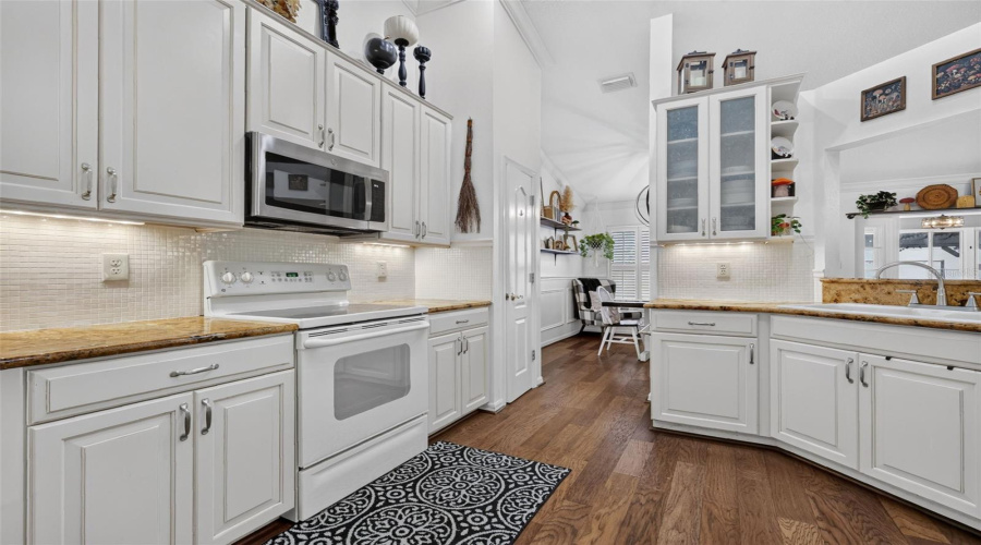 Eustis, Florida 32726, 3 Bedroom Bedrooms, ,2 Bathroombathrooms,Residential,For Sale,Townhill,0,Mfrg5116039