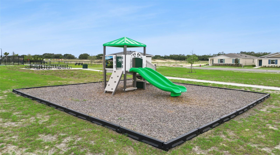 Apopka, Florida 32712, 5 Bedroom Bedrooms, ,3 Bathroombathrooms,Residential,For Sale,Marshelder,0,Mfro6424735