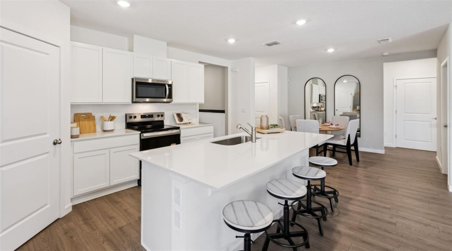Apopka, Florida 32712, 5 Bedroom Bedrooms, ,3 Bathroombathrooms,Residential,For Sale,Marshelder,0,Mfro6424735