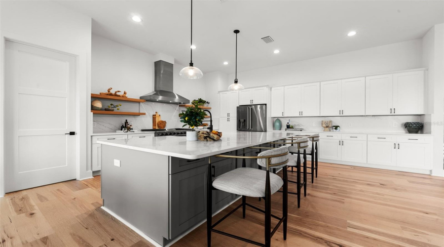 Longboat Key, Florida 34228, 5 Bedroom Bedrooms, ,5 Bathroombathrooms,Residential,For Sale,Buttonwood,0,Mfra4640902