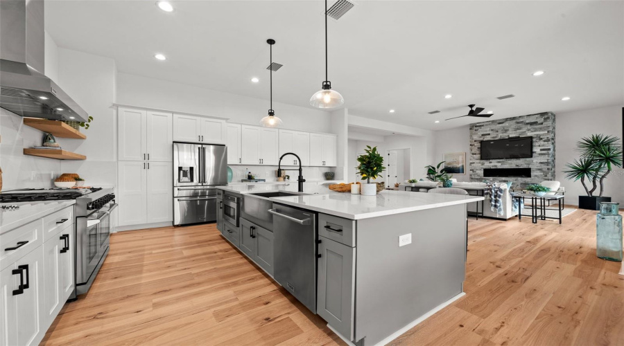 Longboat Key, Florida 34228, 5 Bedroom Bedrooms, ,5 Bathroombathrooms,Residential,For Sale,Buttonwood,0,Mfra4640902