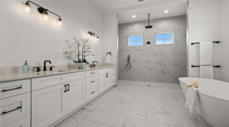 Longboat Key, Florida 34228, 5 Bedroom Bedrooms, ,5 Bathroombathrooms,Residential,For Sale,Buttonwood,0,Mfra4640902