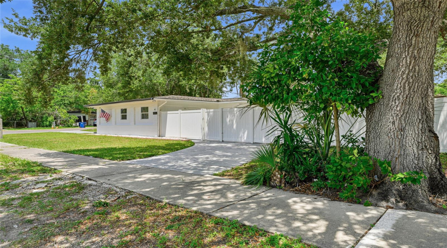 Tampa, Florida 33617, 4 Bedroom Bedrooms, ,2 Bathroombathrooms,Residential,For Sale,River Hills,0,Mfrtb8531558