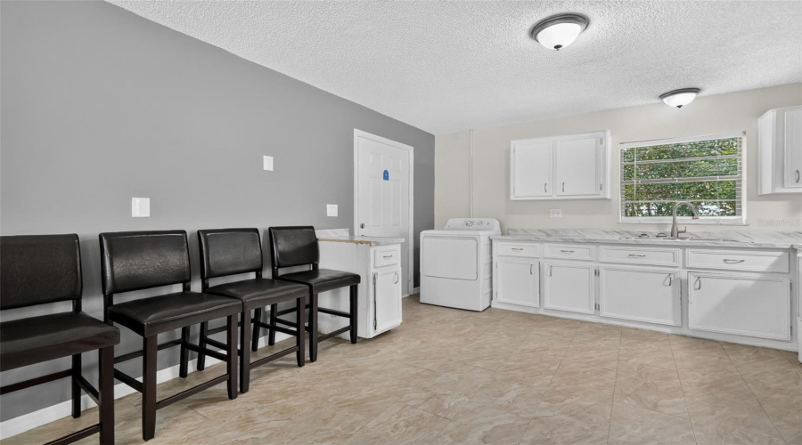 Groveland, Florida 34736, 2 Bedroom Bedrooms, ,1 Bathroombathrooms,Residential,For Sale,Howard,0,Mfrg5116092